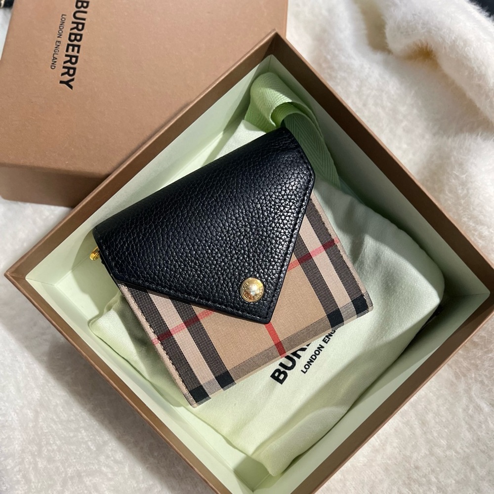 Lila EV Vintage Burberry Wallet